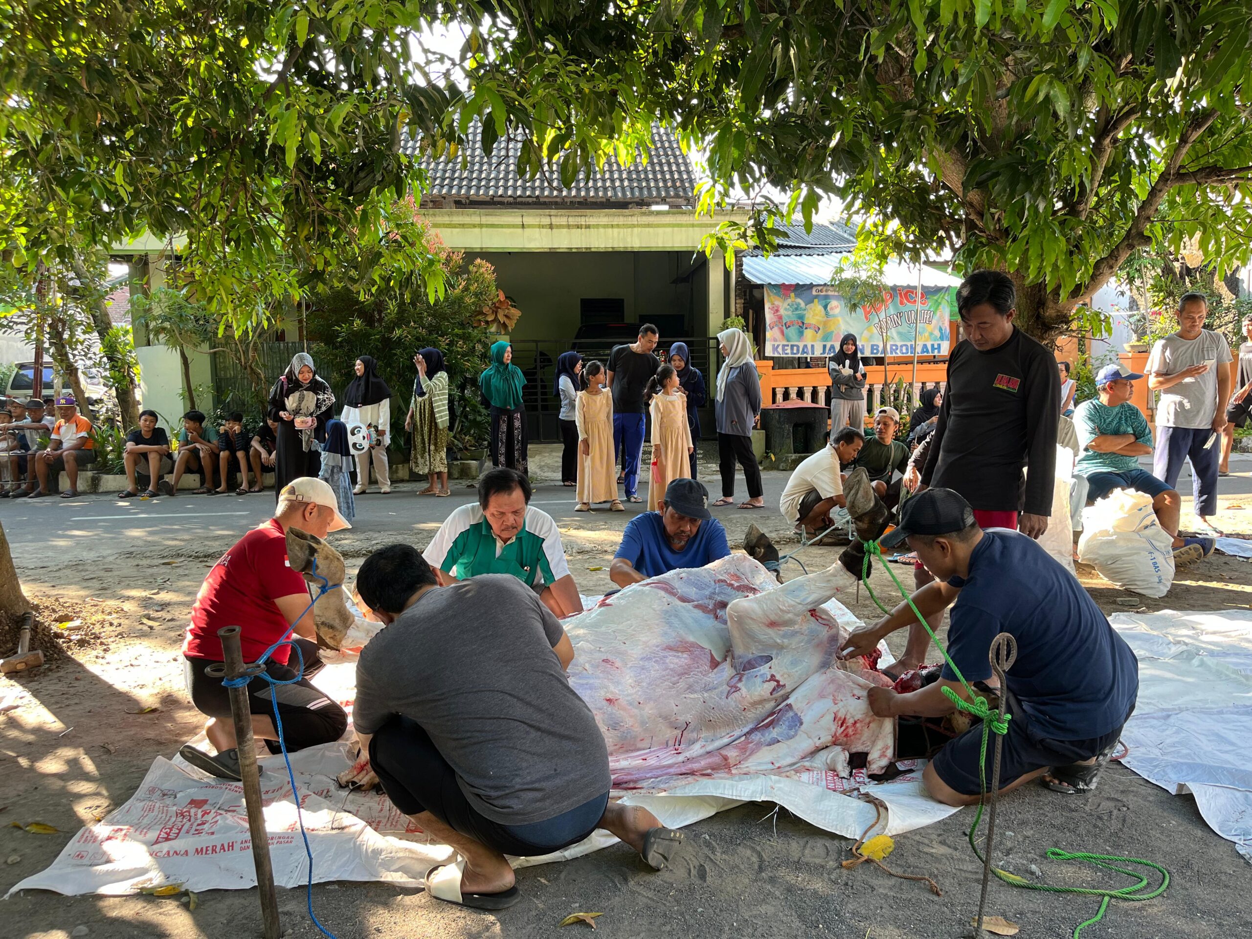 Semangat Berkurban di Masjid Muhajirin Josroyo Indah, Jaten Karanganyar